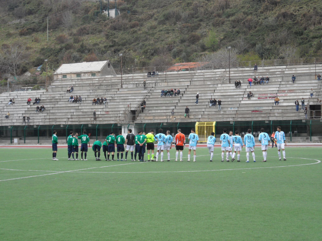 la presentazione dallo scarso pubblico